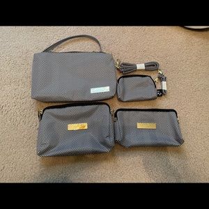 Ju-Ju-Be Be Set in Queen of the Nile